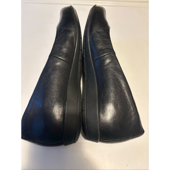 earth Black Leather Flats - Picture 4 of 6